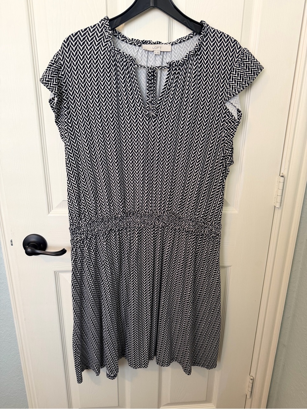 LOFT Black & White Chevron Elastic-Waist Cap Sleeve Dress